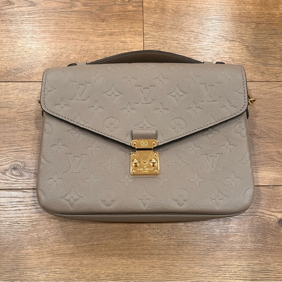 Louis Vuitton Pochette Metis handbag in turtle dove - Comes with box and dustbag - Picture 11 of 15